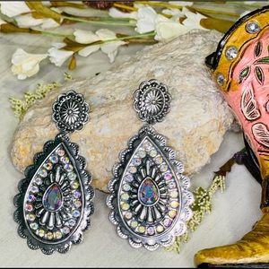 Cristal Teardrop Earrings NIB